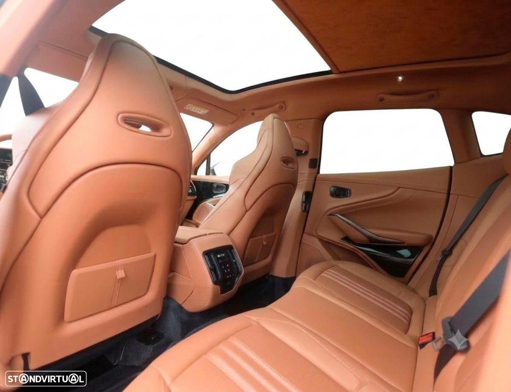 Aston Martin DBX 707 - 10
