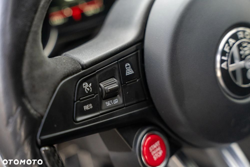 Alfa Romeo Giulia 2.9 V6 Bi-Turbo AT8 Quadrifoglio - 21