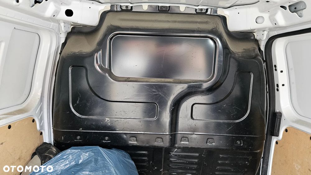 Ford Transit Courier - 16