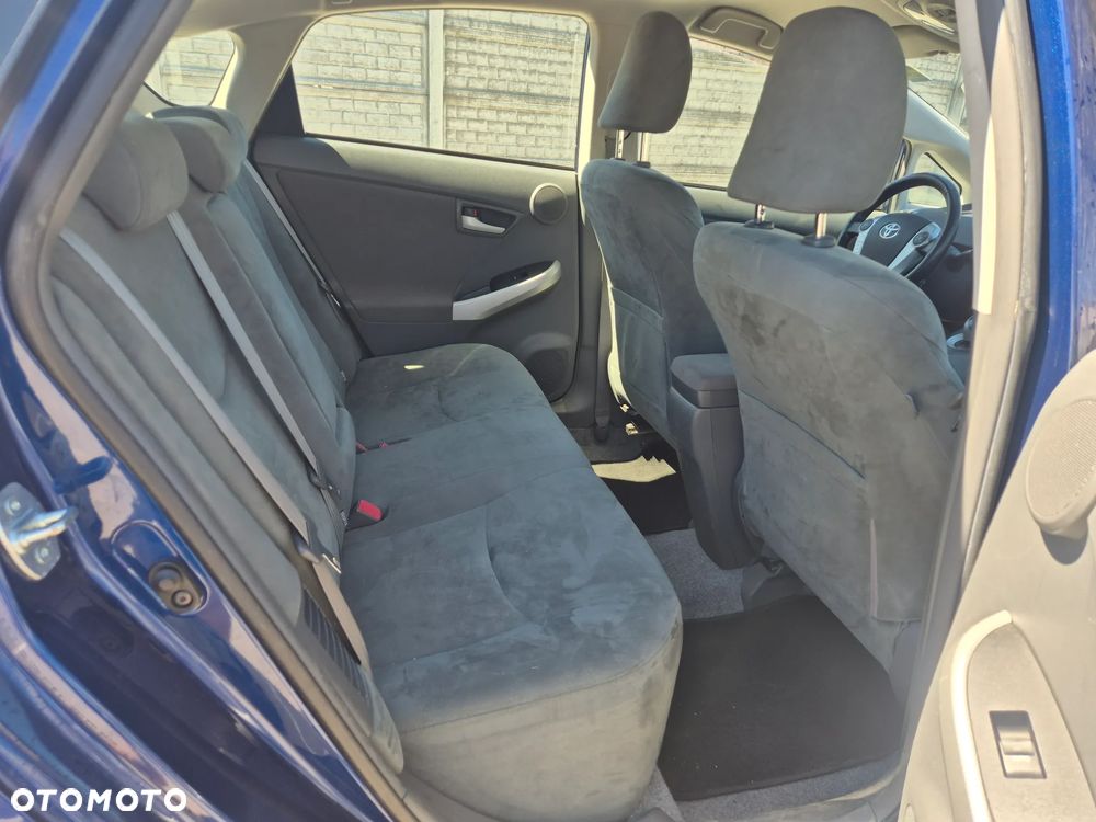 Toyota Prius (Hybrid) Executive - 13