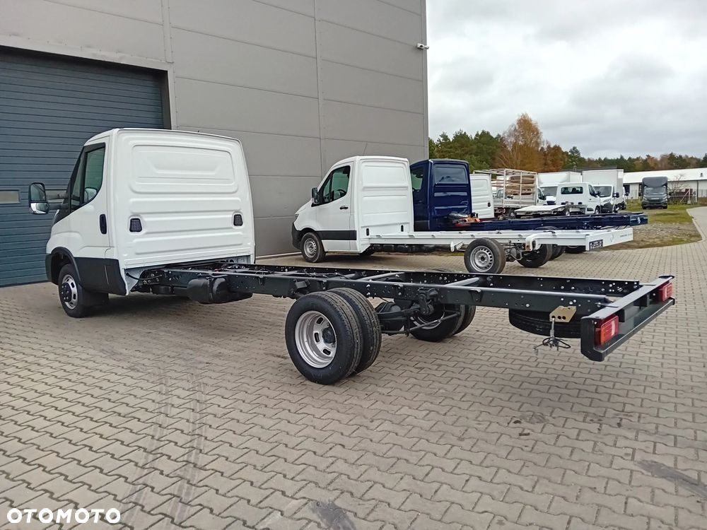 Iveco Daliy 50C18HZ podwozie 3.0 Diesel 180KM rozstaw osi 4350 mm dostępne "od ręki" - 4