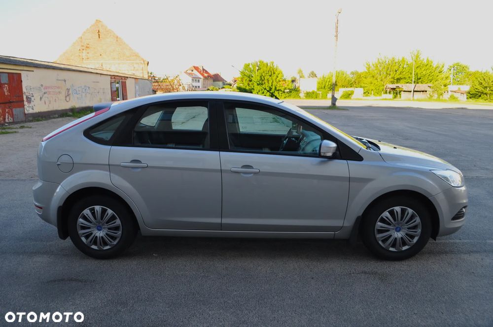 Ford Focus 1.6 Trend + - 4
