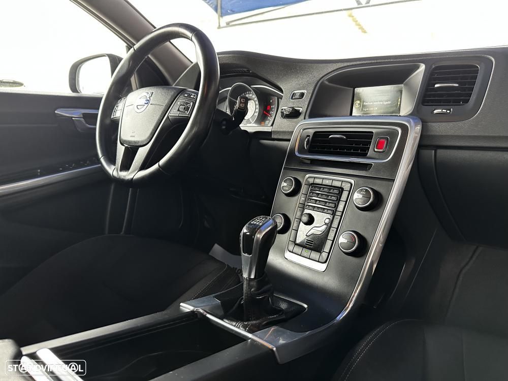 Volvo V60 2.0 D2 Momentum - 6