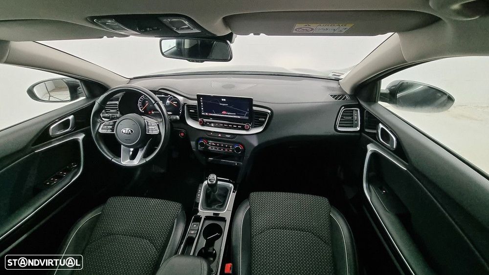 Kia XCeed 1.6 CRDi MHEV Tech - 17