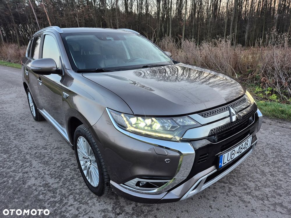 Mitsubishi Outlander - 1