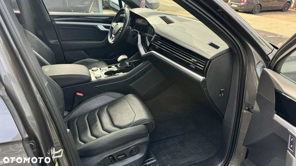 Volkswagen Touareg - 12