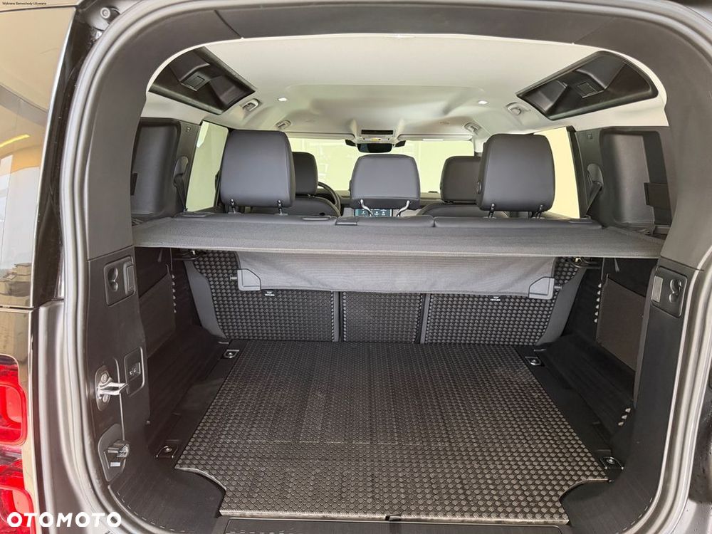 Land Rover Defender - 25