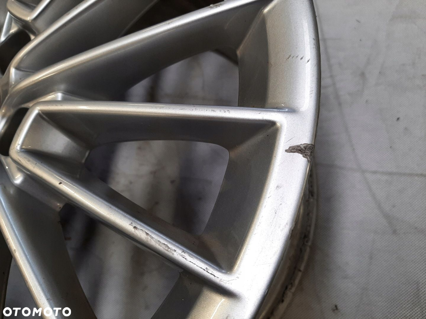 Audi A3 Felga Aluminiowa Alufelga R17 17" 8Jx17H2 8Y0601025B - 2