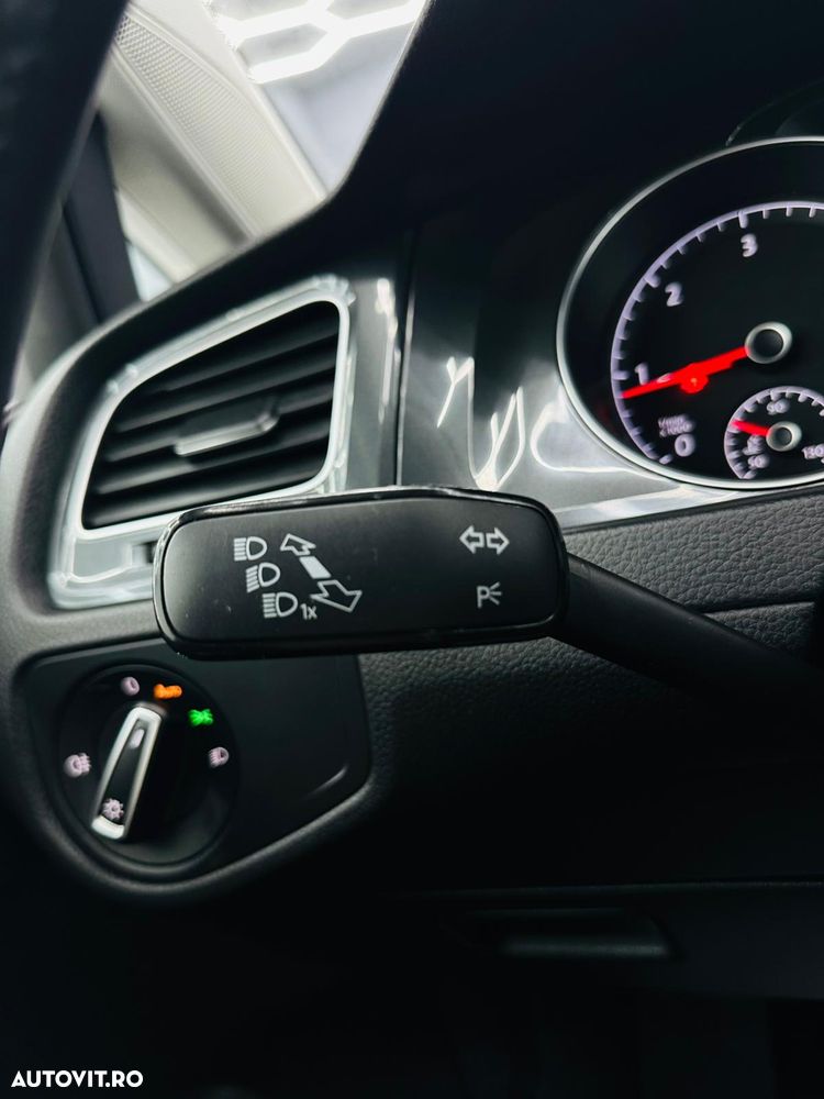 Volkswagen Golf 1.6 TDI SCR DSG Comfortline - 30