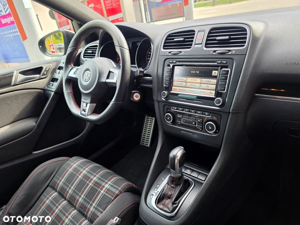 Volkswagen Golf - 6