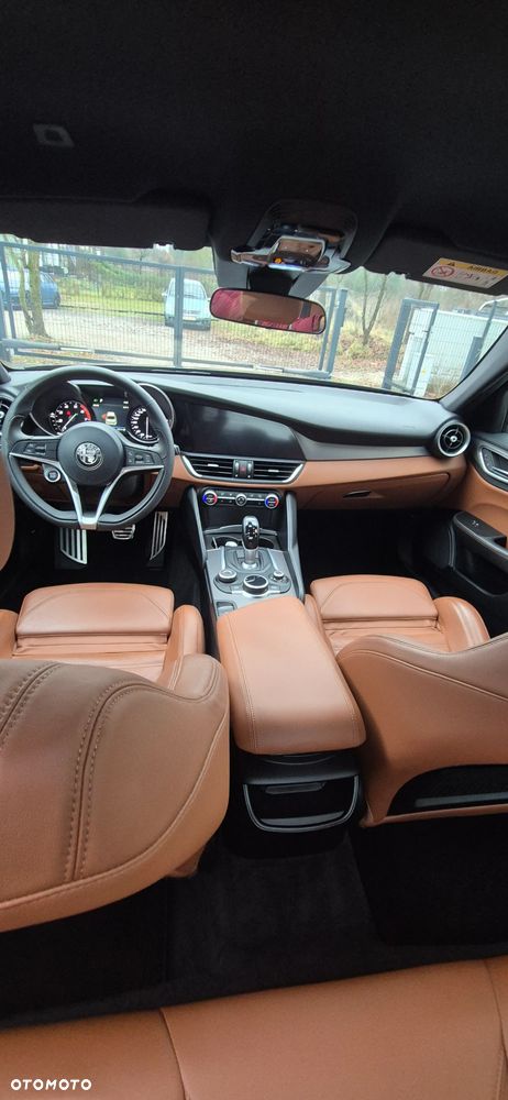 Alfa Romeo Giulia 2.0 Turbo 16V AT8 - 8