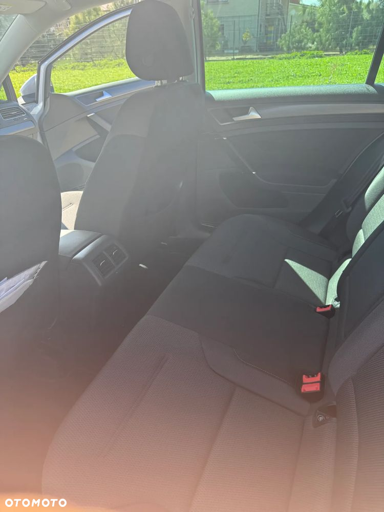 Volkswagen Golf - 27