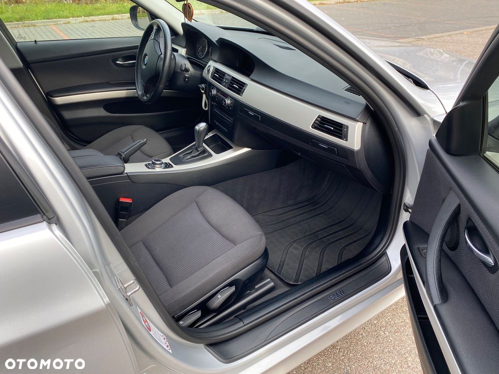 BMW Seria 3 320d DPF Touring - 20