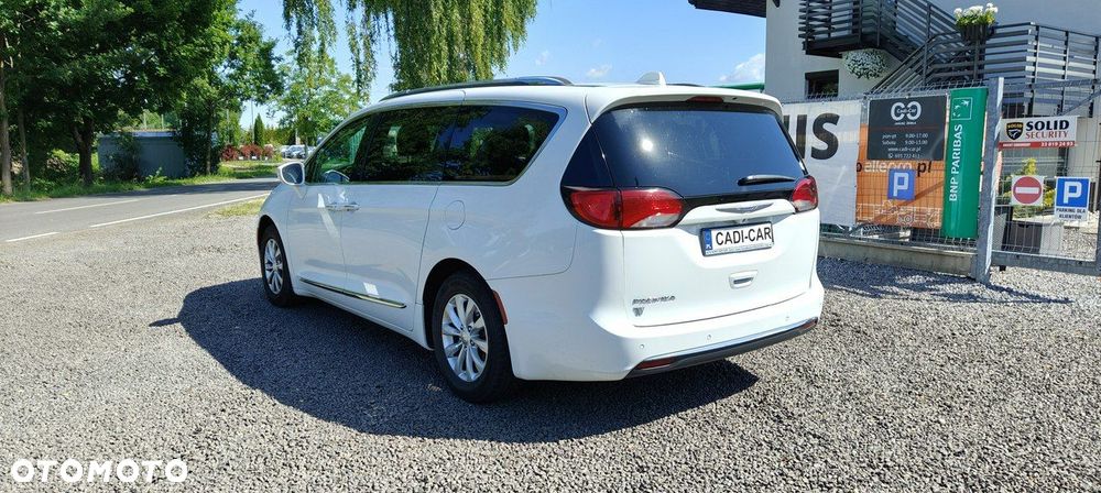 Chrysler Pacifica - 6