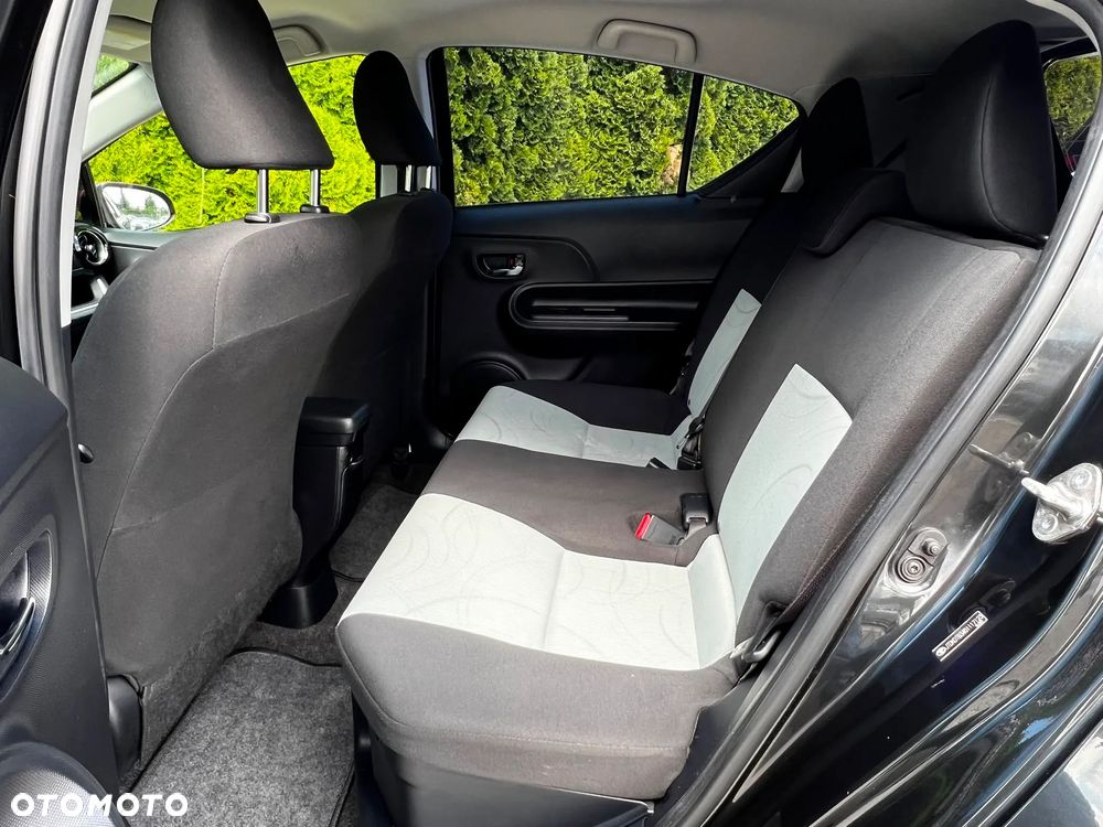 Toyota Prius Hybrid - 13