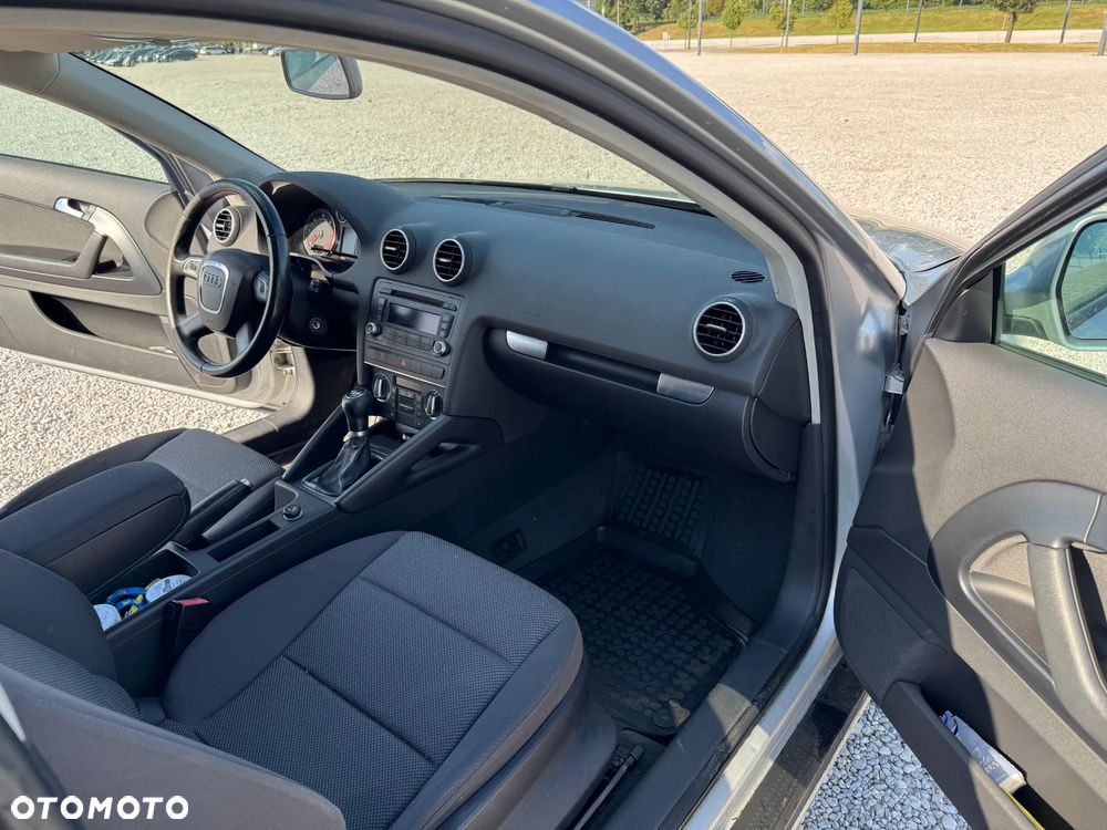 Audi A3 3-drzwiowe 1.6 TDI DPF Ambiente - 13