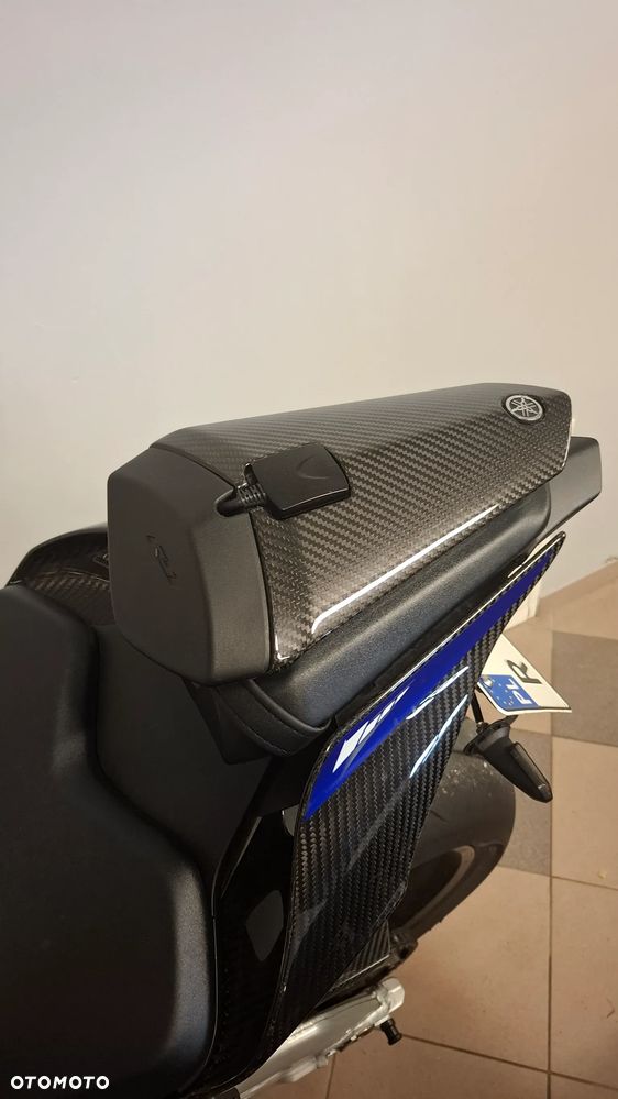 Yamaha R1 - 13