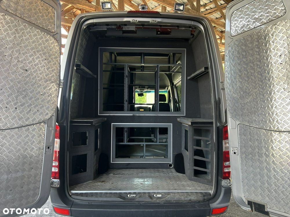 Mercedes-Benz Sprinter - 16