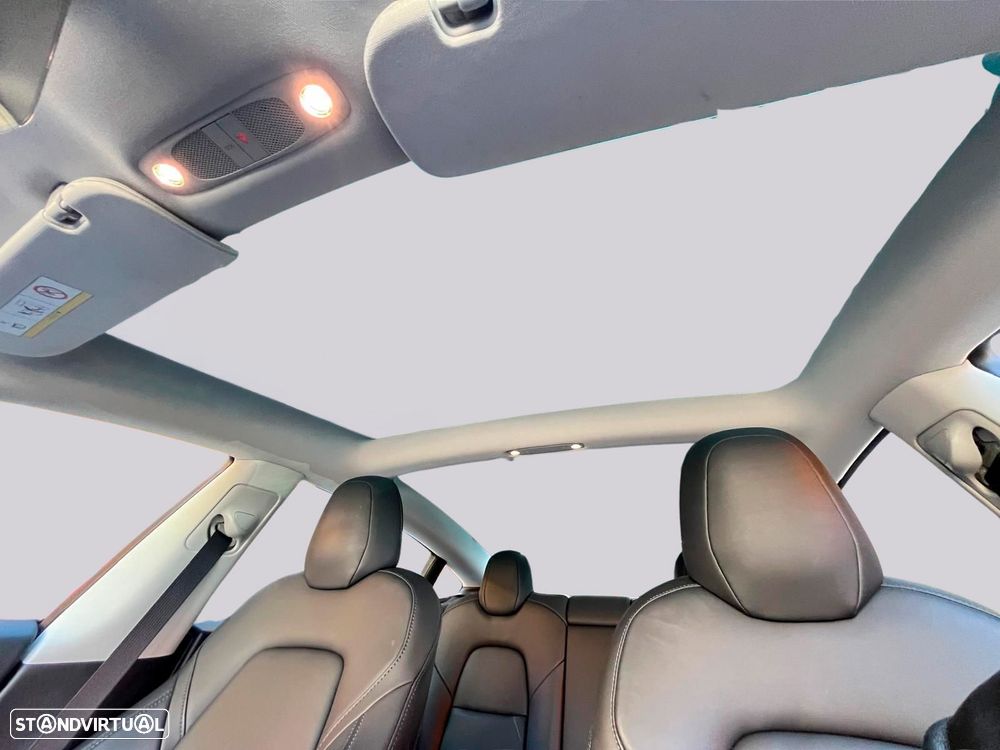 Tesla Model 3 - 12