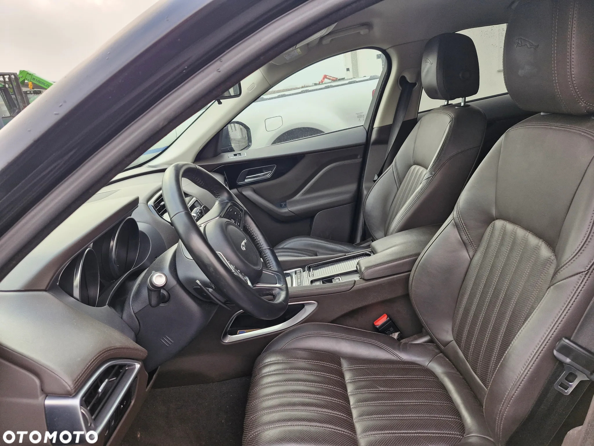 Jaguar F-Pace 25d AWD R-Sport - 12