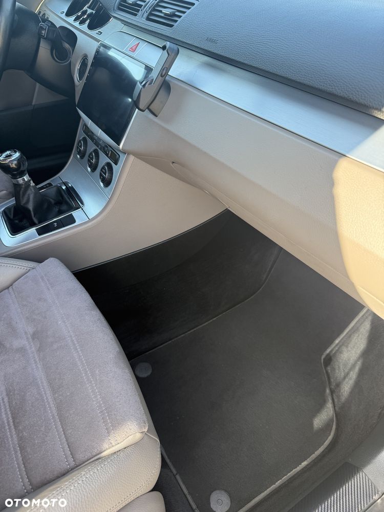 Volkswagen Passat 2.0 TDI DPF Highline - 17