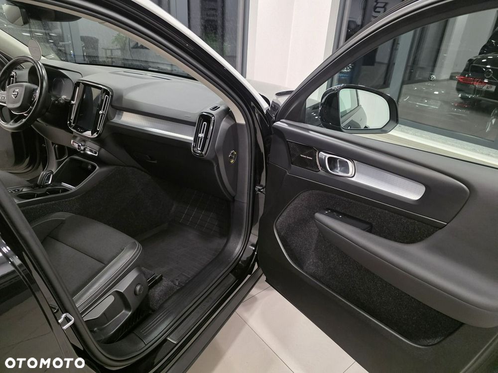 Volvo XC 40 D4 AWD Geartronic Momentum Pro - 25