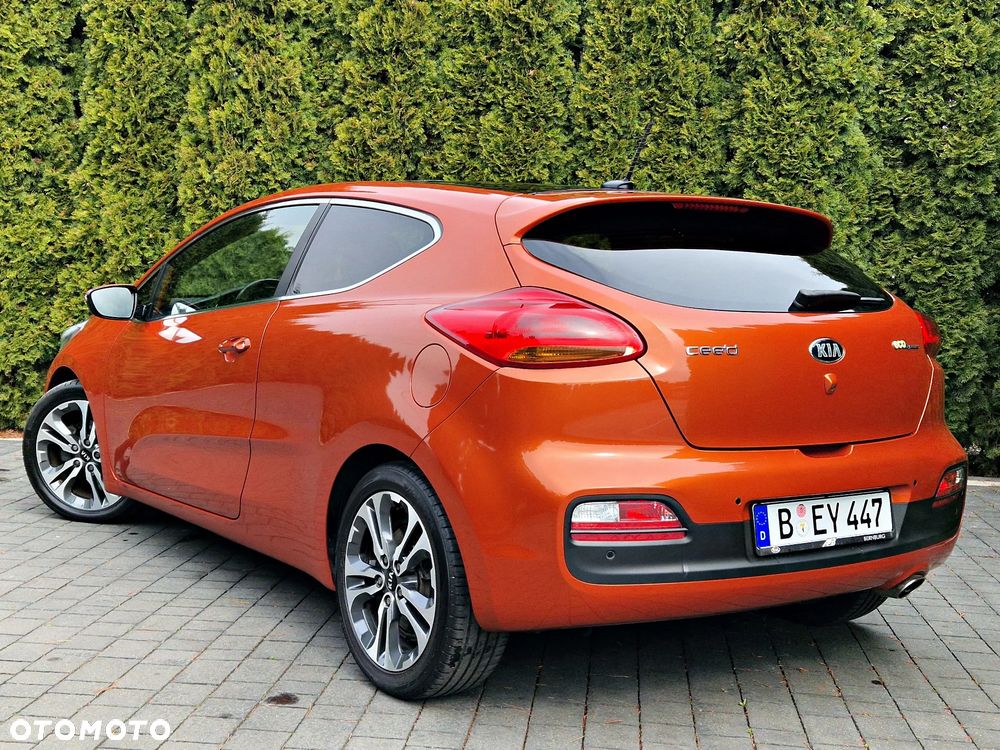 Kia Ceed - 11