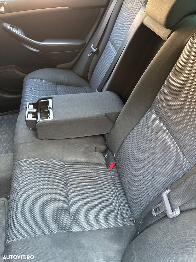 Toyota Avensis 1.8 Sdn. Sol - 12