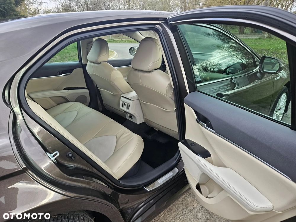 Toyota Camry 2.5 Hybrid Executive CVT - 27