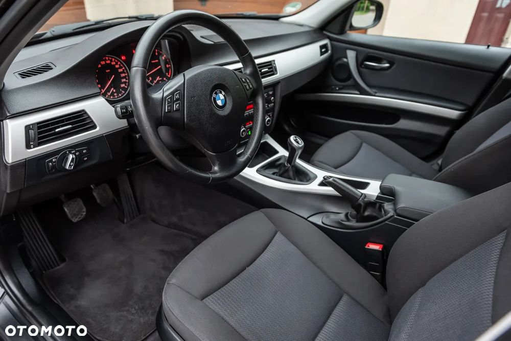 BMW Seria 3 318i Edition Exclusive - 11