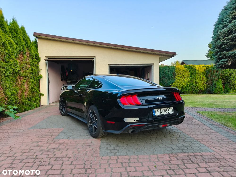 Ford Mustang - 4