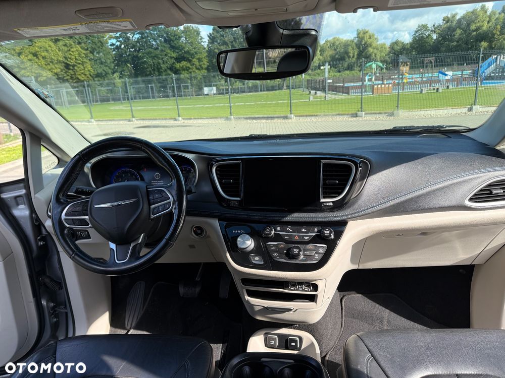 Chrysler Pacifica - 29