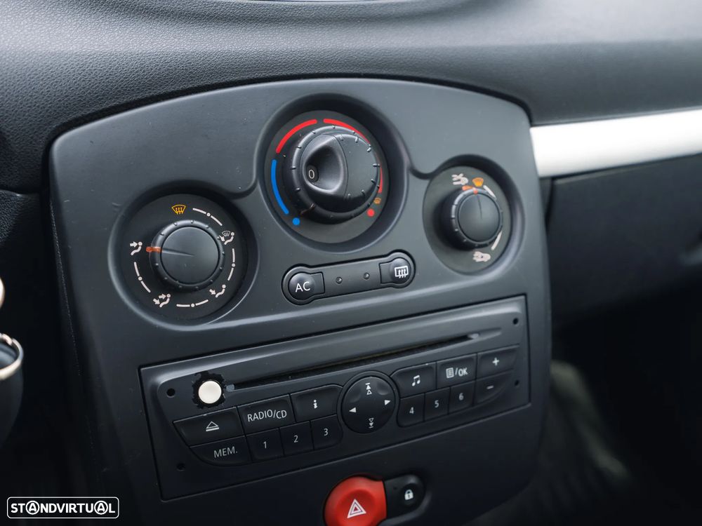 Renault Clio 1.2 16V Dynamique - 27