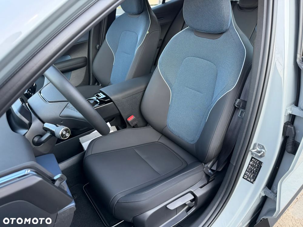 Volvo EX30 Single Motor Extended Range RWD Ultra - 10