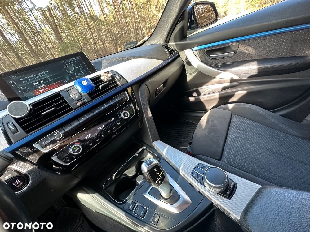 BMW Seria 3 330i - 17