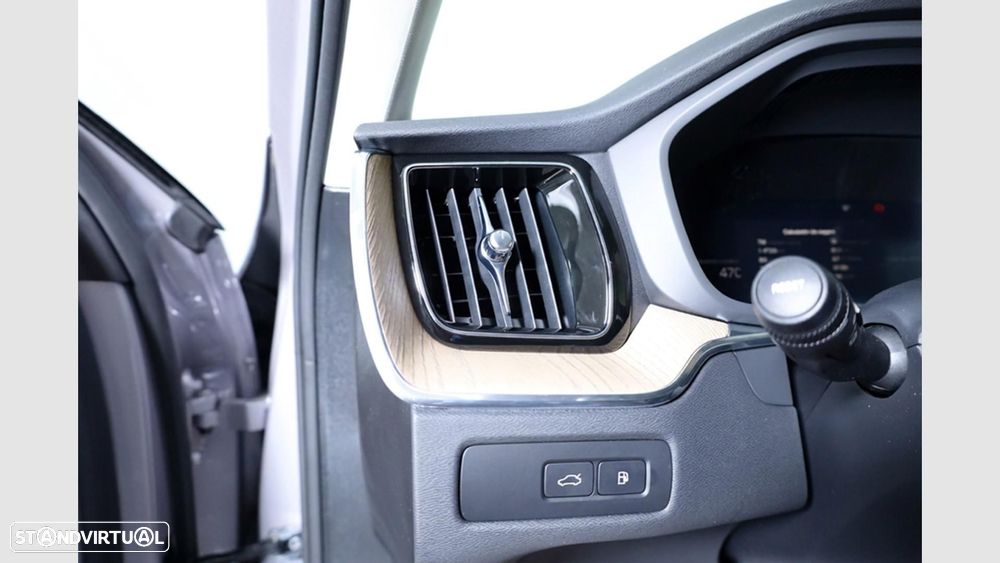 Volvo XC 60 2.0 T6 PHEV Plus Dark - 9