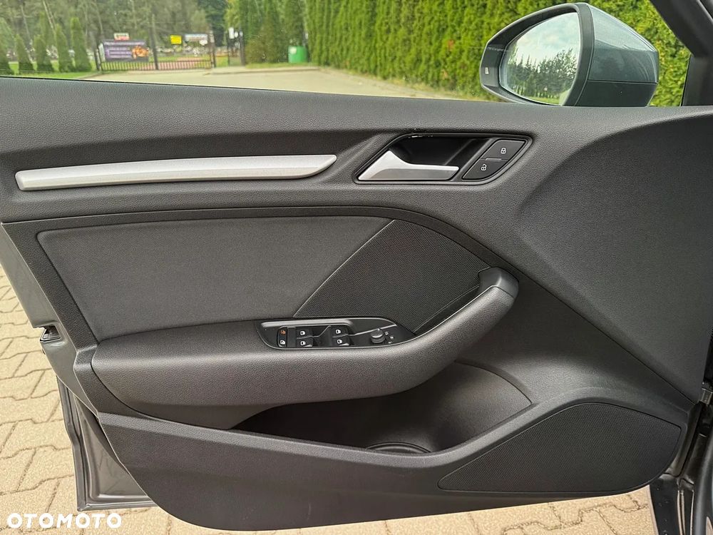Audi A3 Sportback 1.6 TDI design - 21