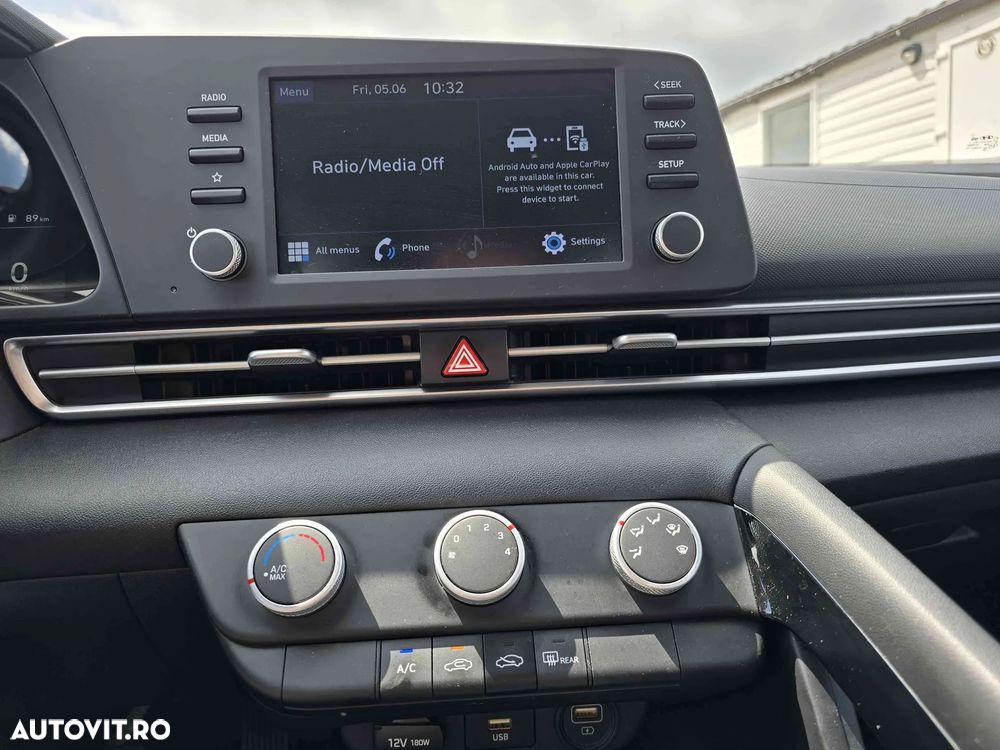 Hyundai Elantra - 13