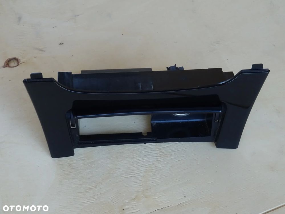 POPIELNICZKA GNIAZDO 12V PANEL DESKI CZARNY DEKOR OPEL INSIGNIA A - 19
