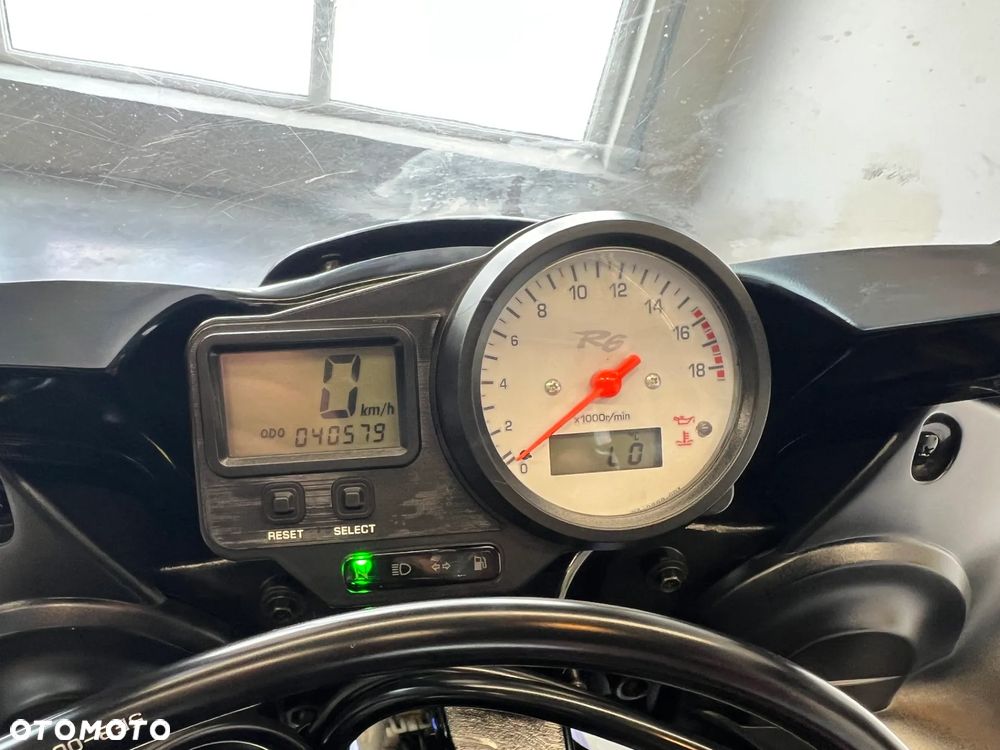 Yamaha R6 - 10