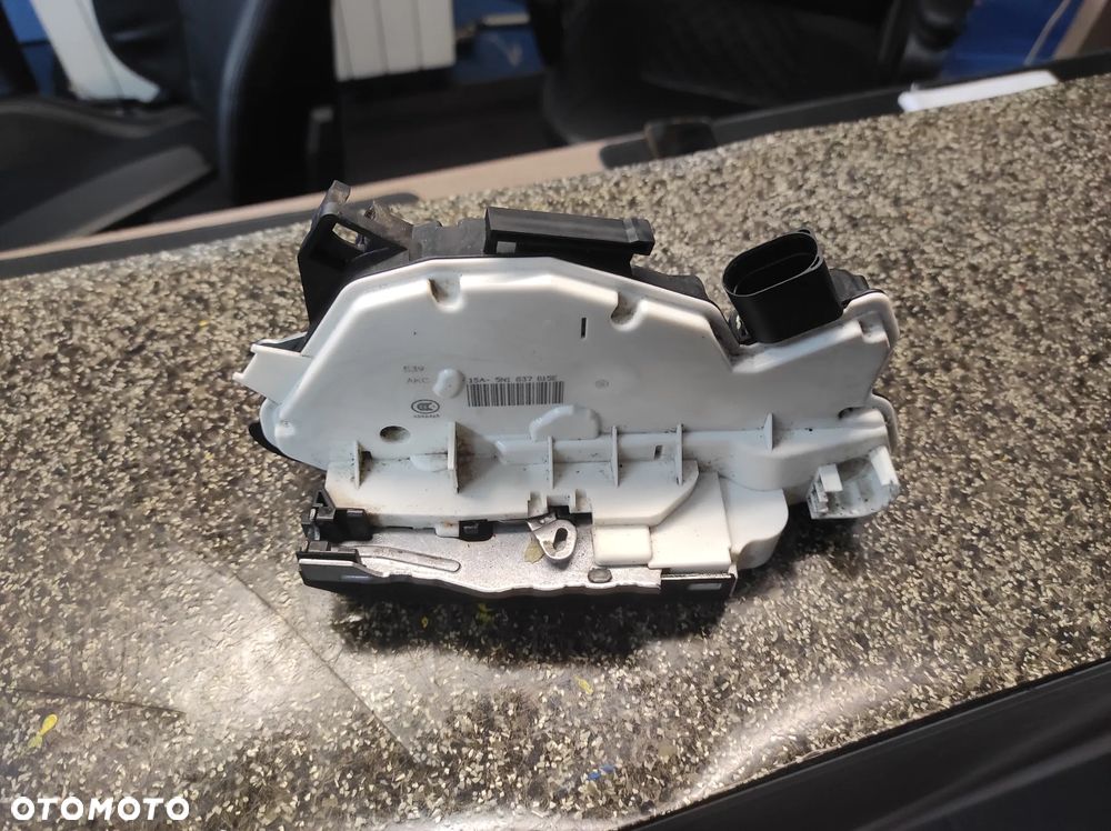 ZAMEK DRZWI LEWY PRZEDNI 5N1837015E PASSAT B7 SUPERB 2 IBIZA 4 TIGUAN SPRAWNY WYSYŁKA !!!!! - 3