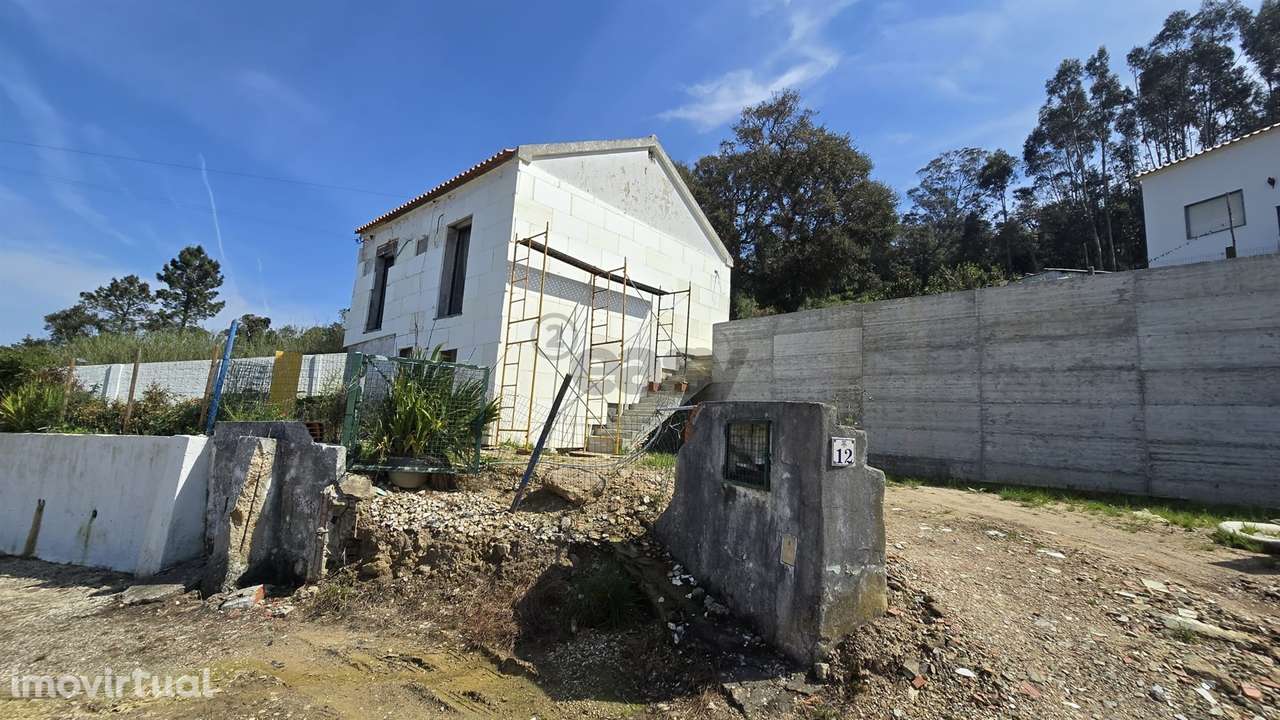 Moradia em remodelação T2+1 em Azueira - Grande imagem: 3/14