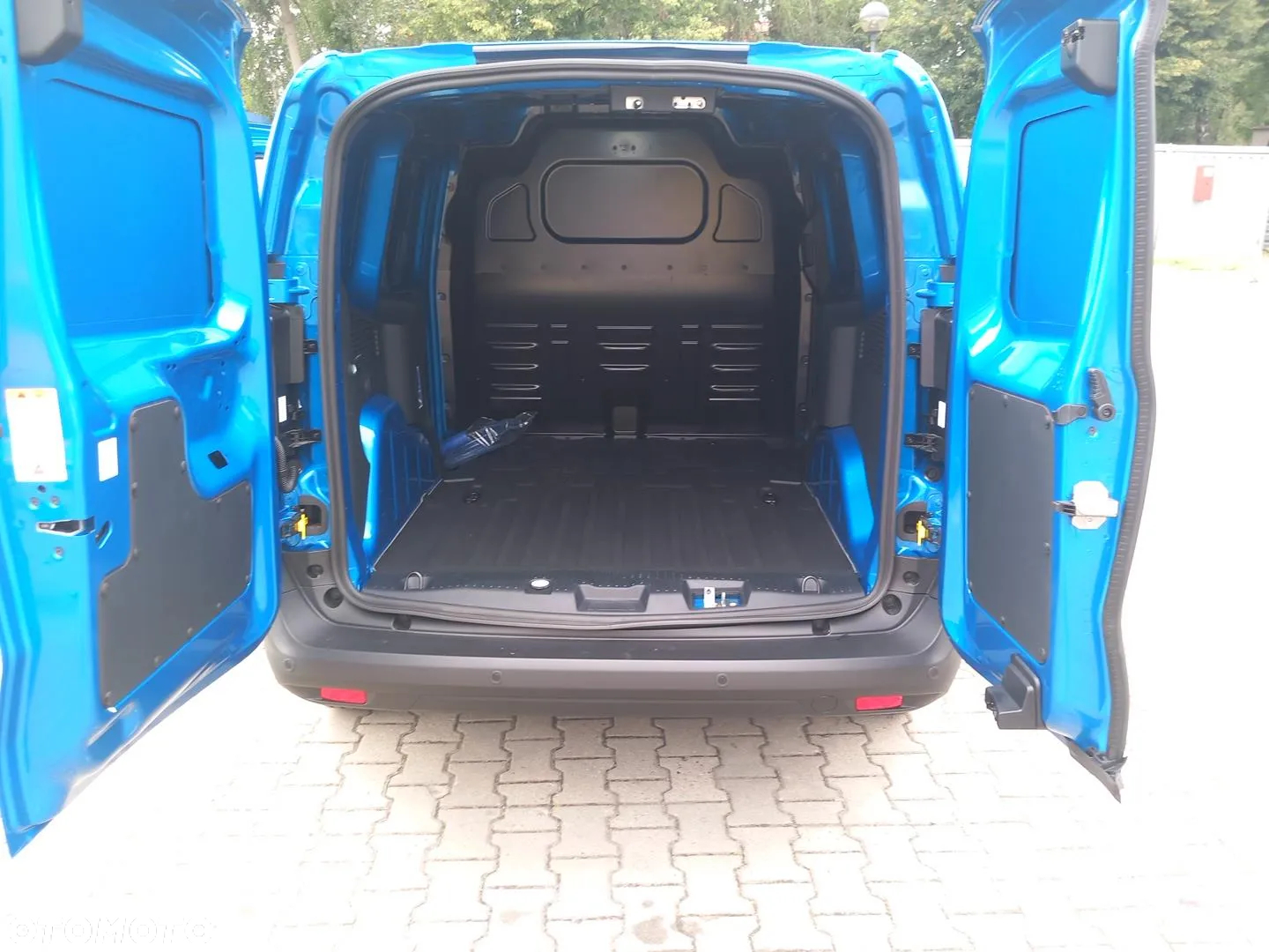 Ford eTransit Courier - 20