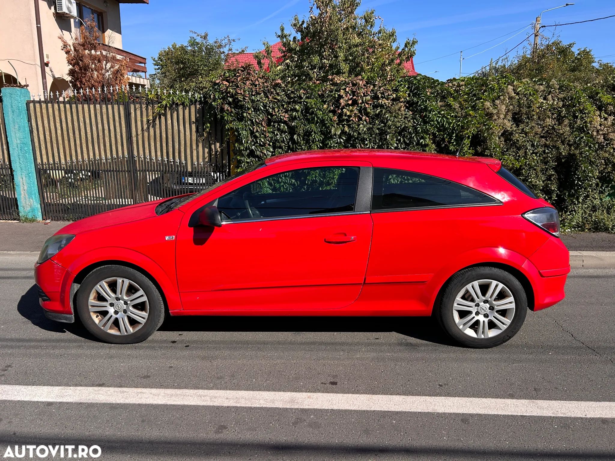 Opel Astra GTC 1.6 Sport - 1
