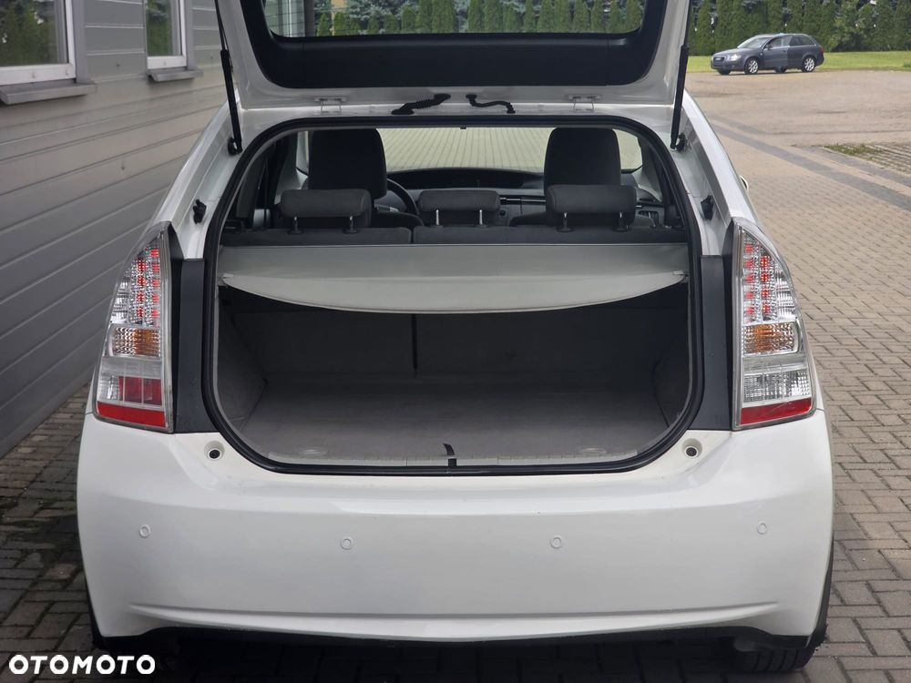 Toyota Prius (Hybrid) - 15