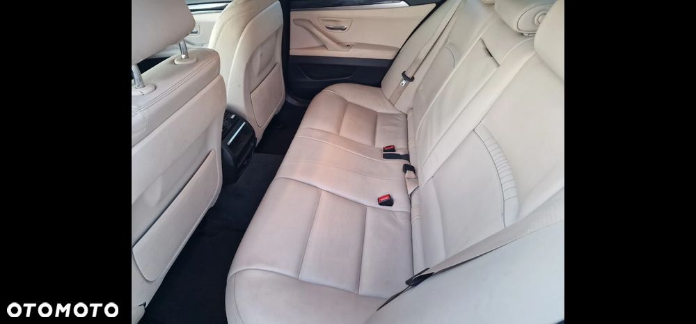 BMW Seria 5 518d Luxury Line - 12