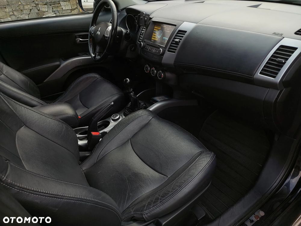 Mitsubishi Outlander 2.0 DID Instyle NAVI - 12
