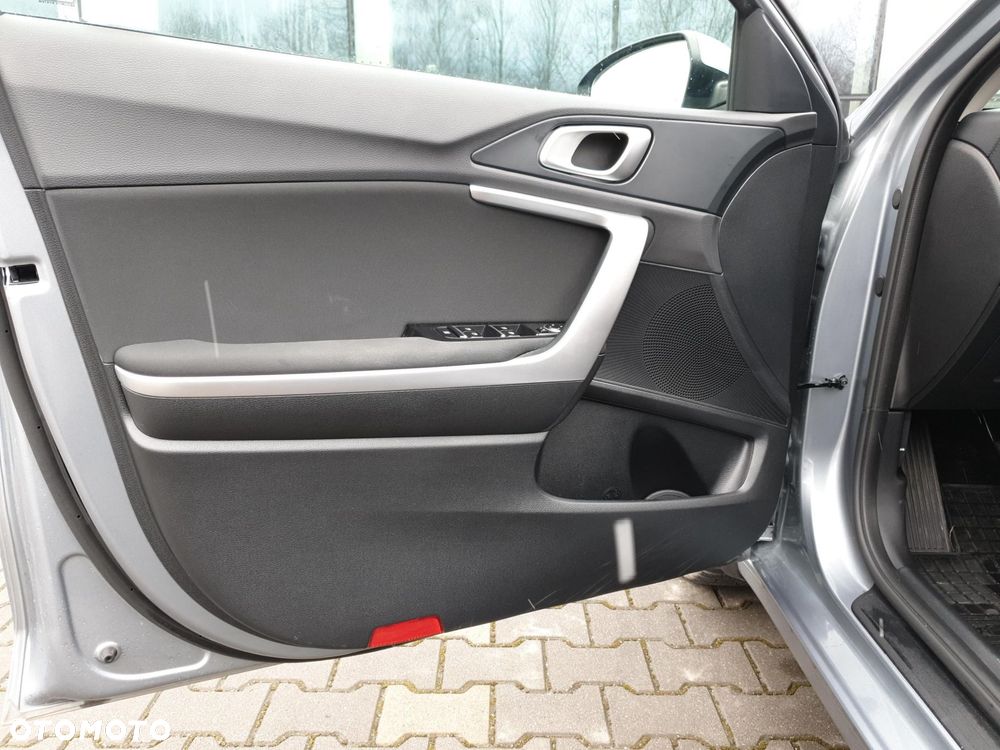 Kia Ceed 1.5 T-GDI M - 11