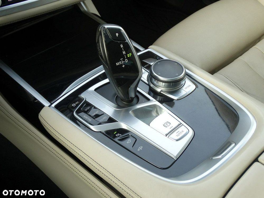 BMW Seria 7 740d xDrive - 25
