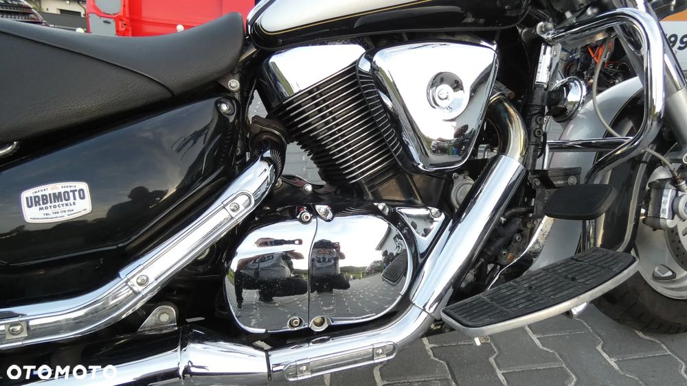 Suzuki Intruder - 12